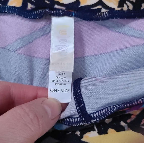 LuluRoe OS leggings, geometric alternating with floral pattern, multicolored - Picture 3 of 3